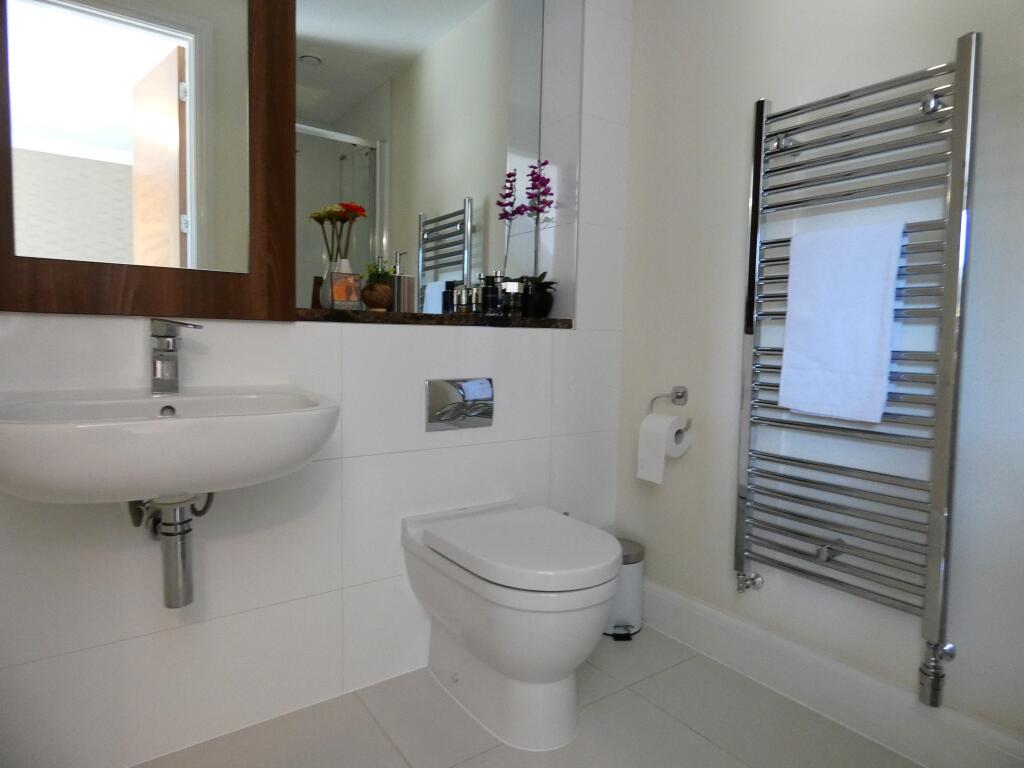 MASTER ENSUITE