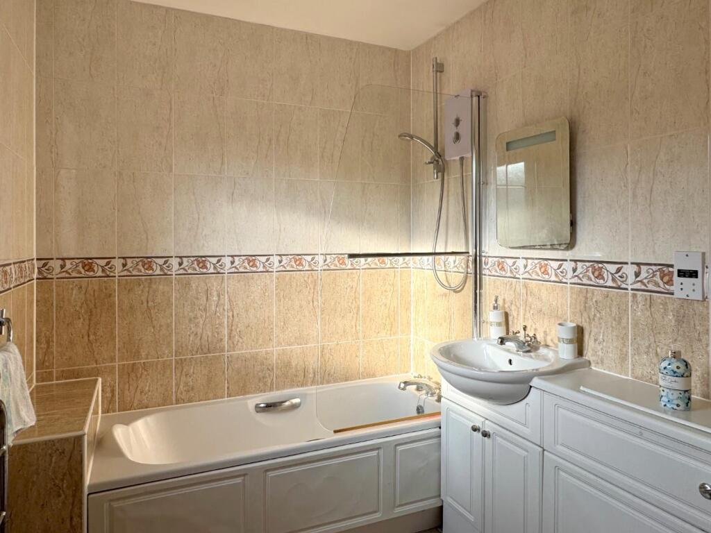 En-Suite Bathroom