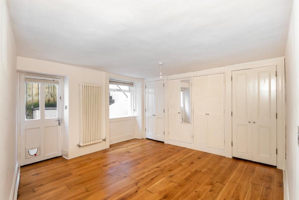 1C0ATHS - Bedroom B.jpg