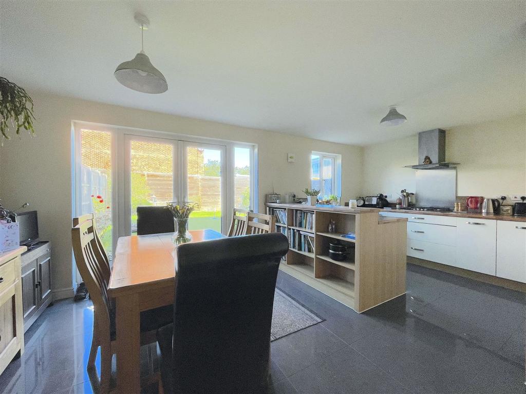 Kitchen:Dining Room (1).jpeg
