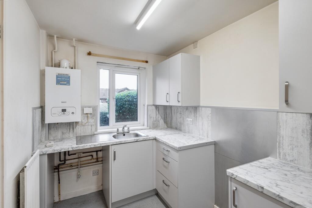 6 Blackbird Gardens, Bradford, West Yorkshire, BD8 0NH