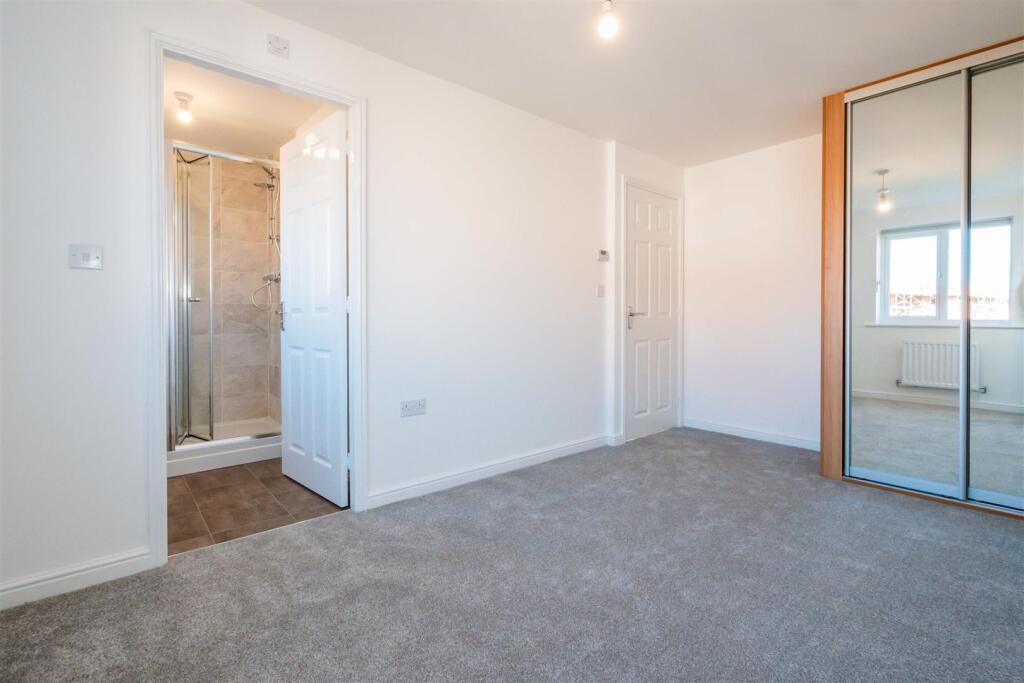 Bedroom_1_1.jpg