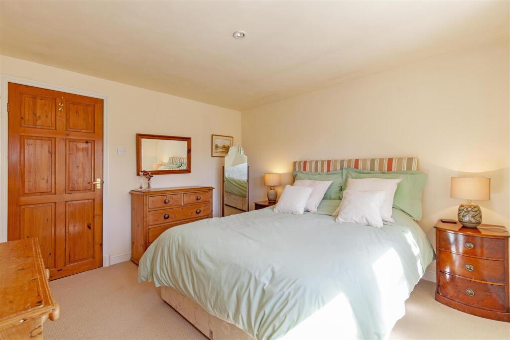 Bedroom 2-2.jpg