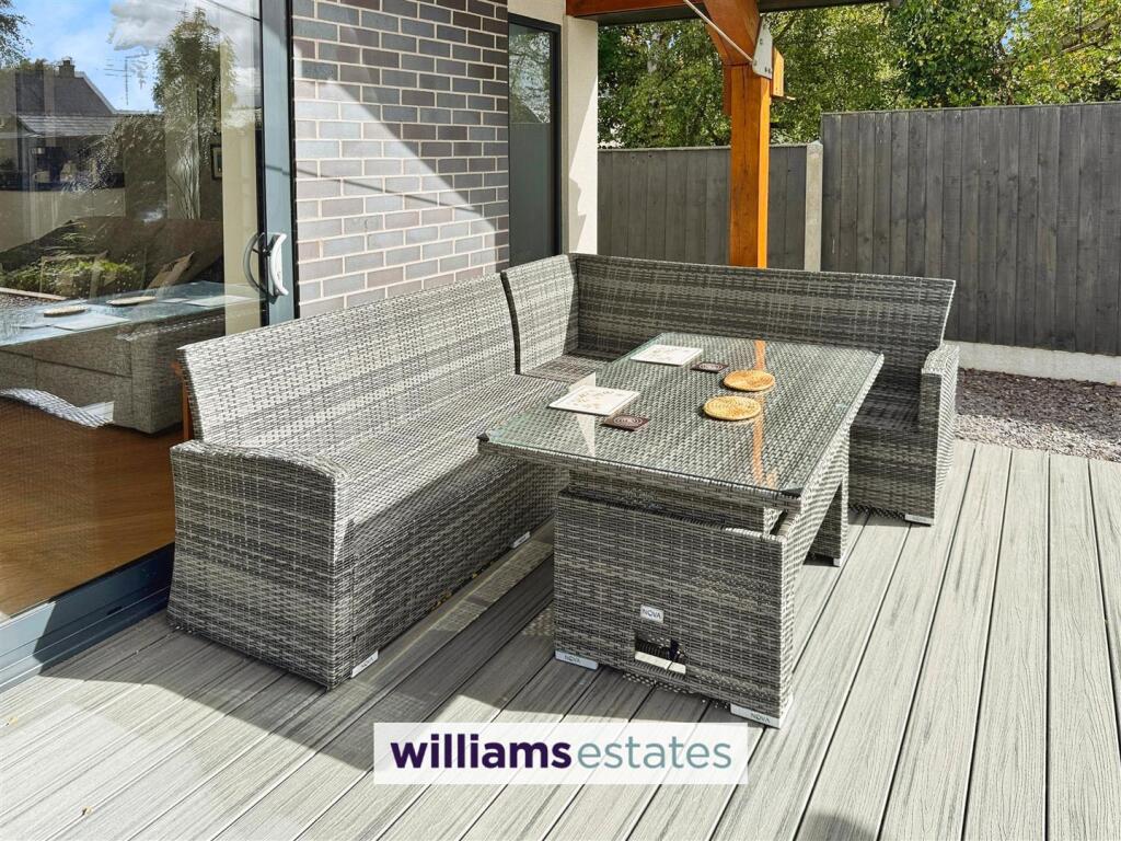 Outdoor Dining Area
