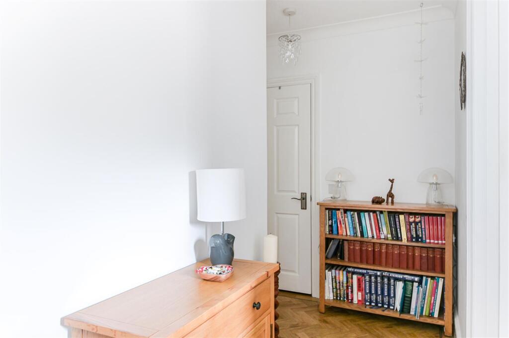 HOOKFIELD MEWS (9).jpg