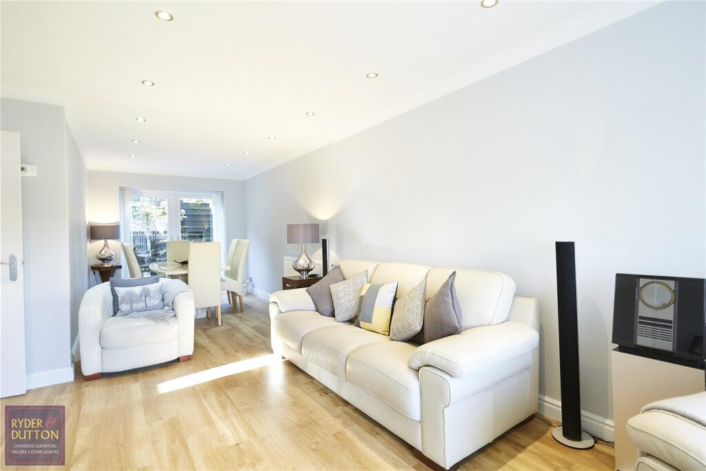 Lounge &amp; Dining Area