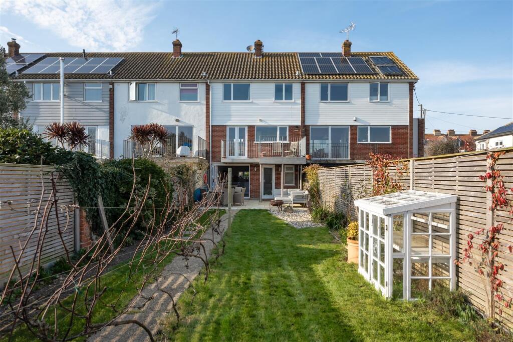 Island Wall, Whitstable