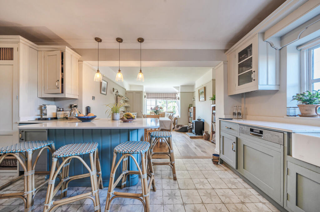 1287638-20-68277db63e53f-ARW1287638-20-68277db63e5