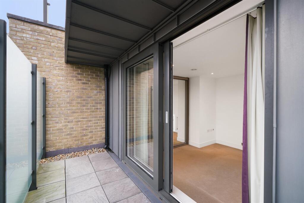 13 Mulholland House, 77 Hartfield Road - voFoLTsLd