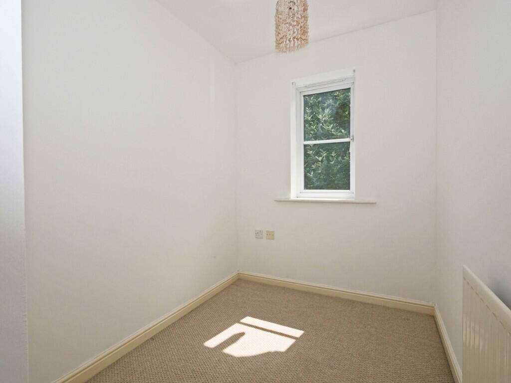 39 MOATHOUSE WAY ...