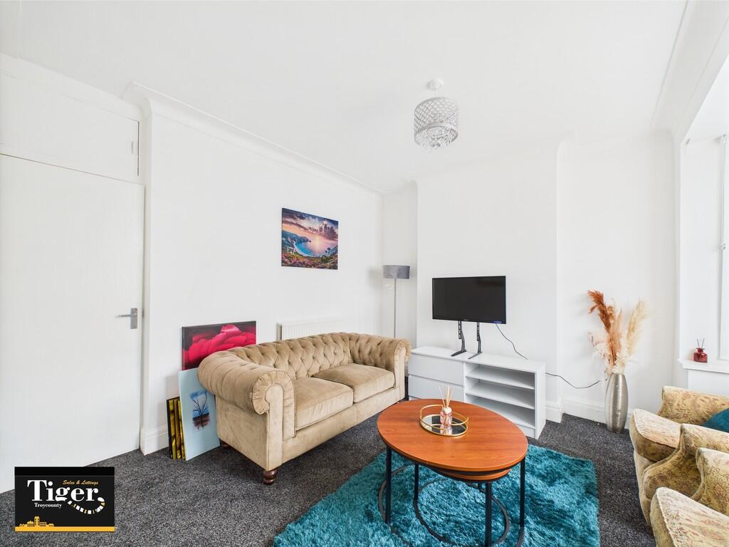 CAM02176G0-PR0563...