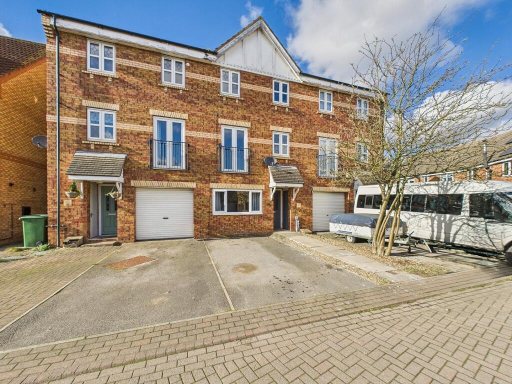 3 Bedroom Town House - For Sale