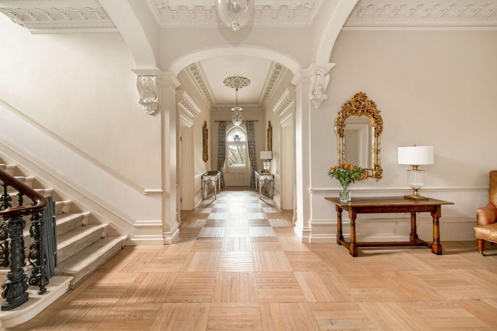 ENTRANCE HALLWAY
