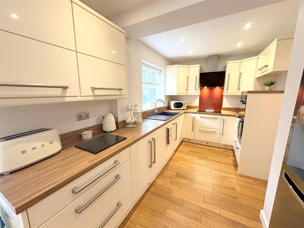 Kitchen c.jpg