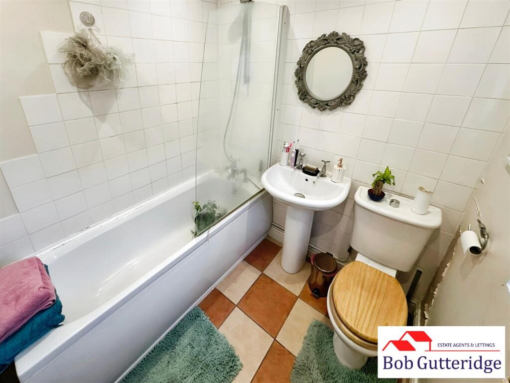 GROUND FLOOR BATHROOM