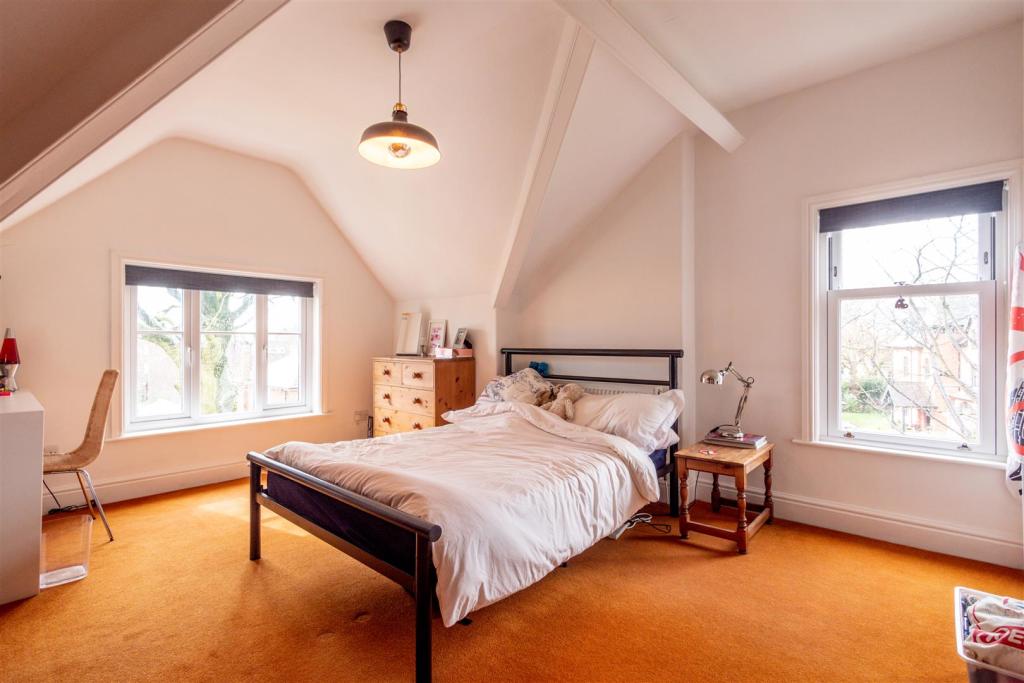 Bedroom 4.jpg