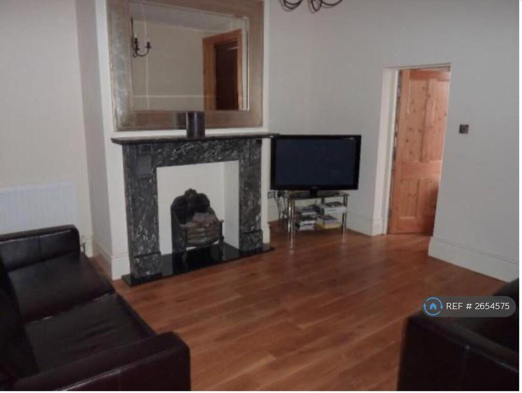 Big Lounge With Enormous 65" Smart