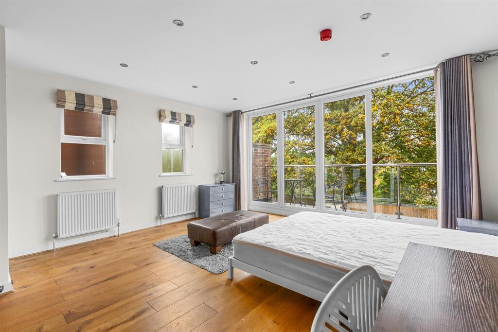 35 Hampden Road, HP13 6SZ-5.jpg