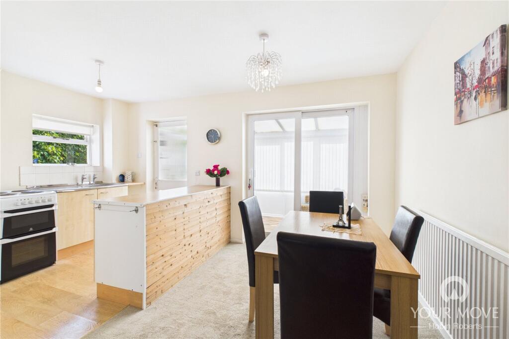 Kitchen/Dining Area