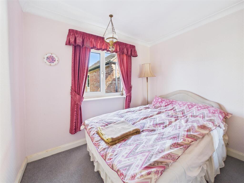 BEDROOM 2