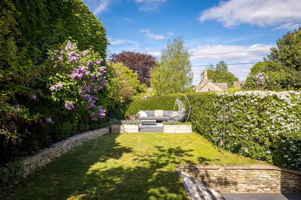 17 - Hilary Cottage - GL7 4HT - Web.jpg