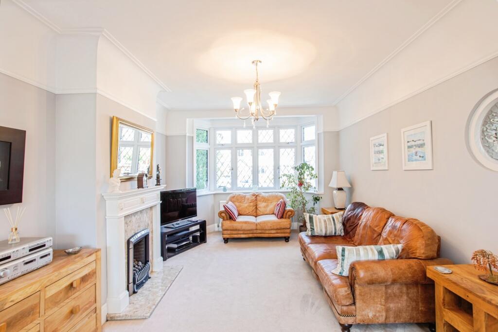 Lounge/Dining Room