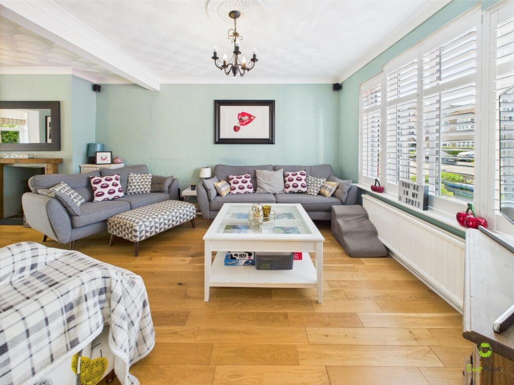 CAM03779G0-PR0229-STILL004