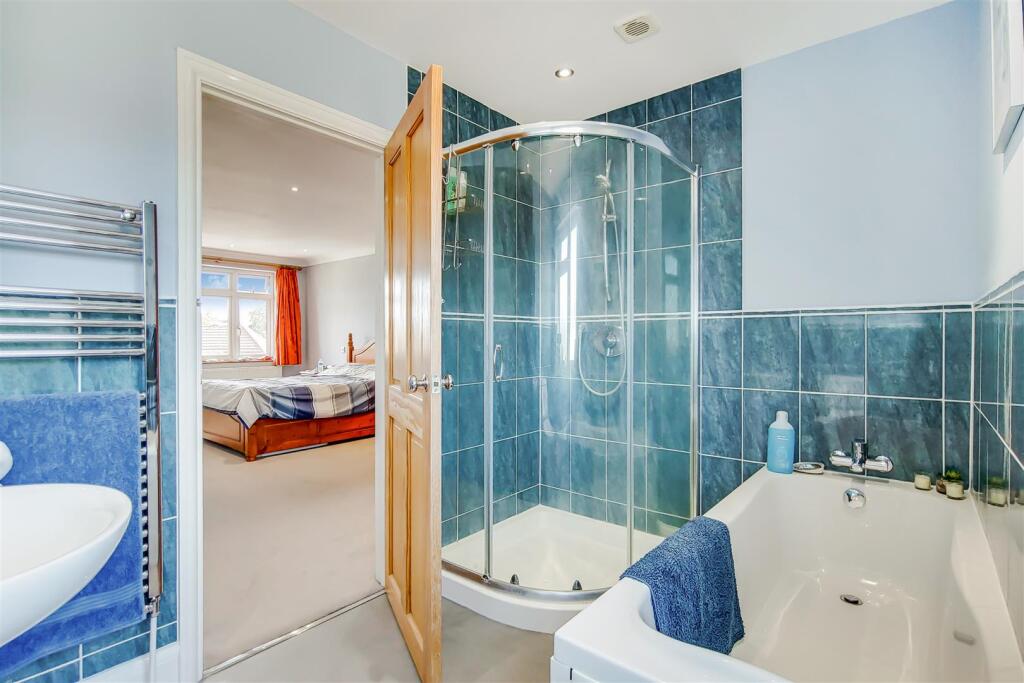 10_Master Ensuite-0.jpg