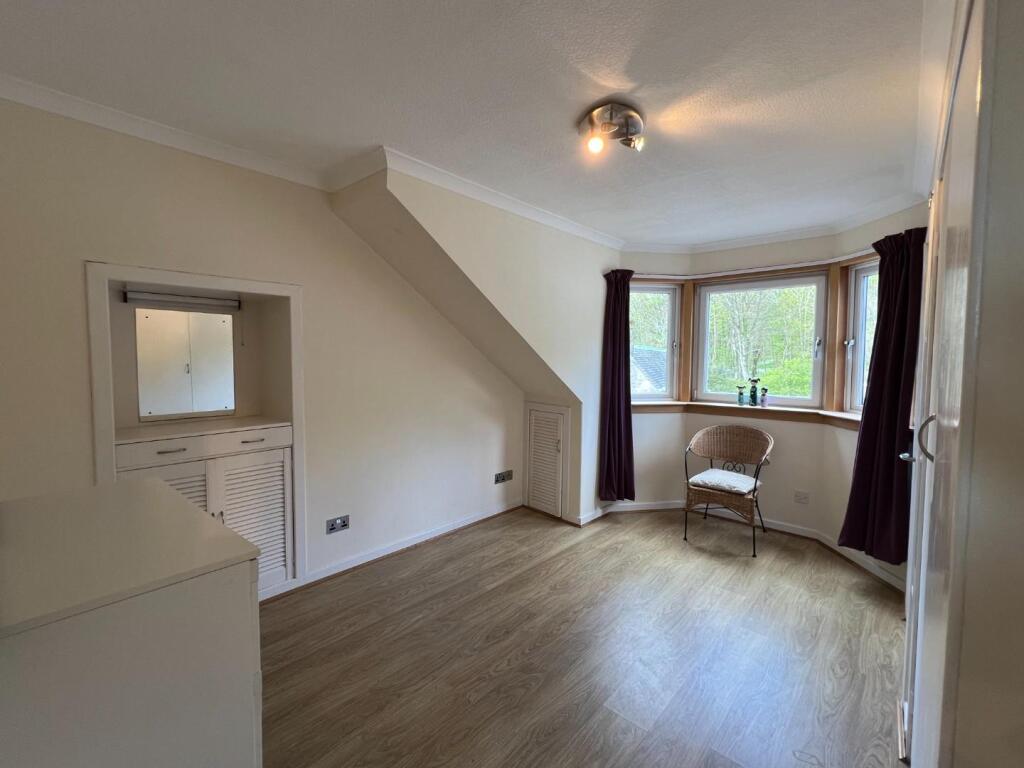 Master Bedroom (with en suite)