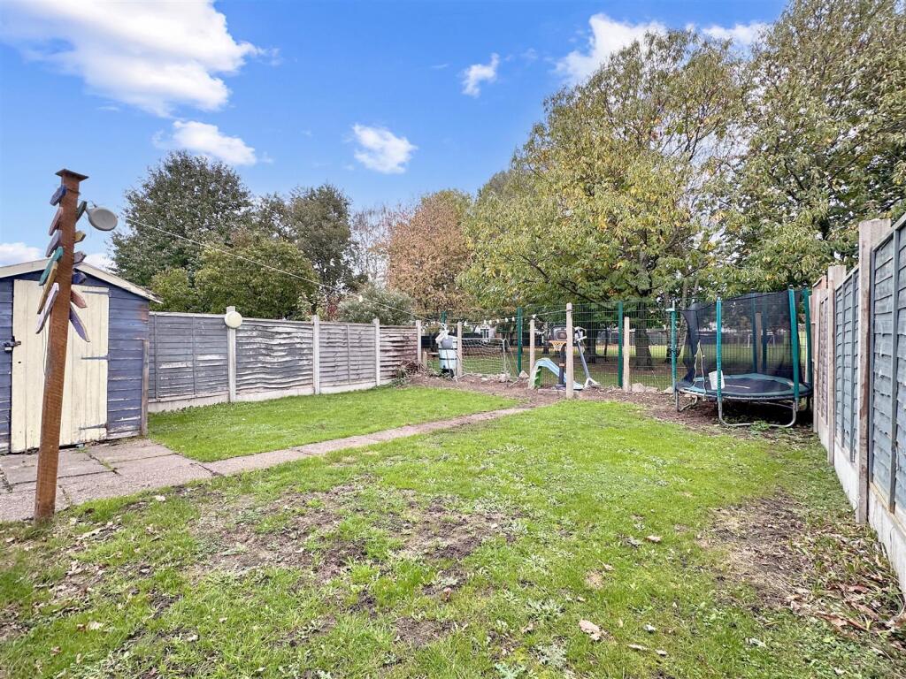 Rear Garden 671