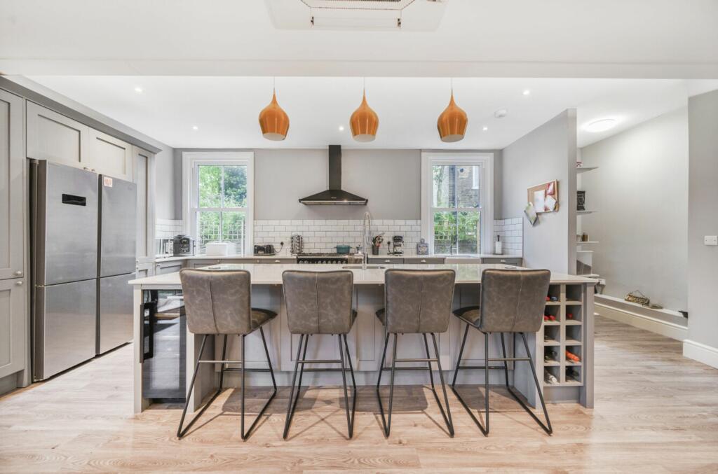 Kitchen/Dining Room (4)