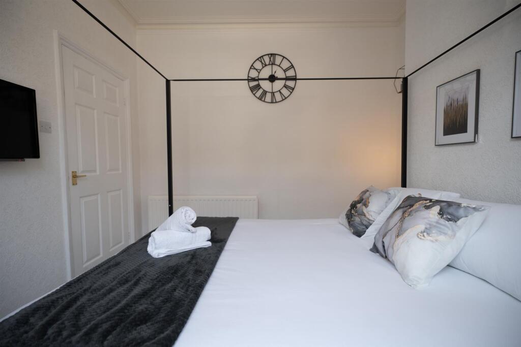 Lounge/Ground Floor Bedroom