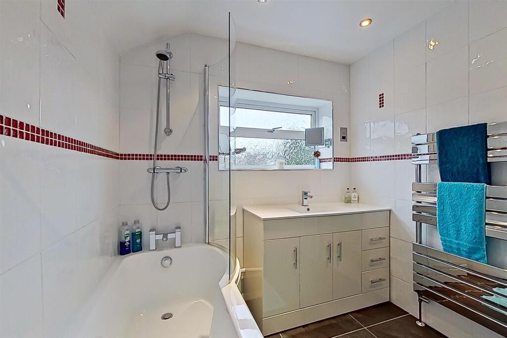 24. 19 Heath Croft Road inside-14 (Large).jpg