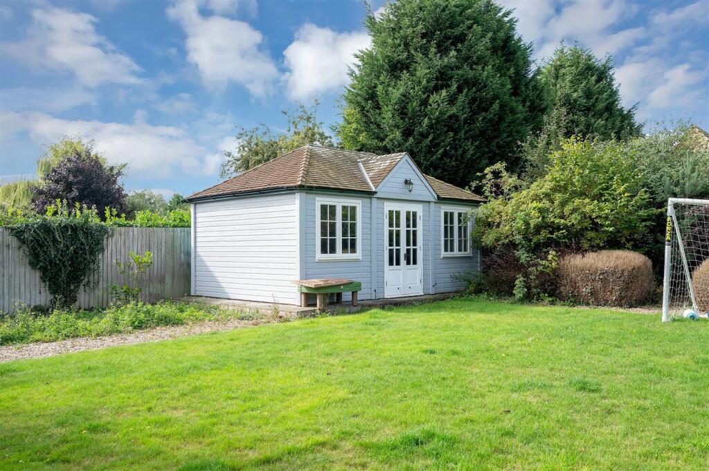 SUMMER HOUSE
