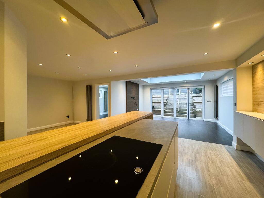 Open Plan Breakfast Kitchen &amp; Family Living Room
