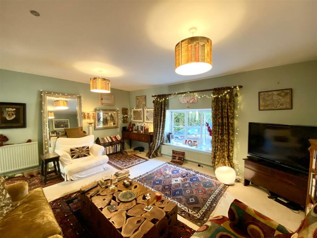 SITTING ROOM