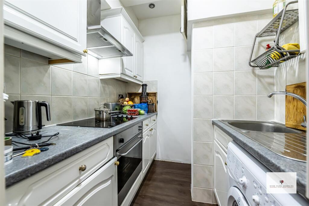 Queen's Court 130-008 HR - HPA.jpg