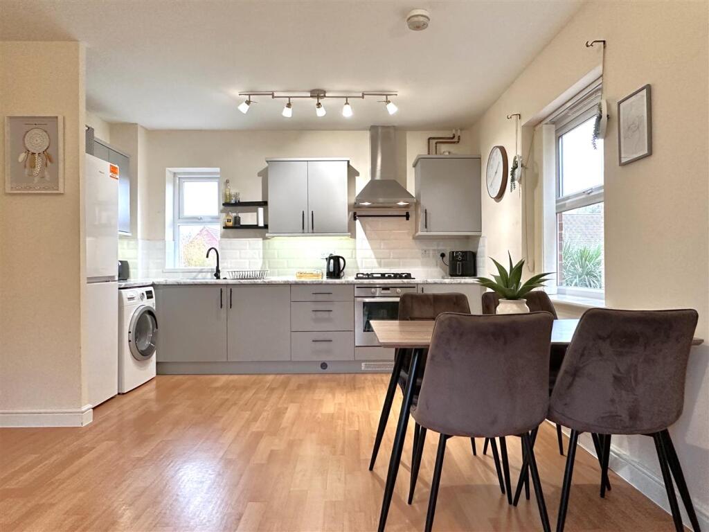 Modern Dining Kitchen 266