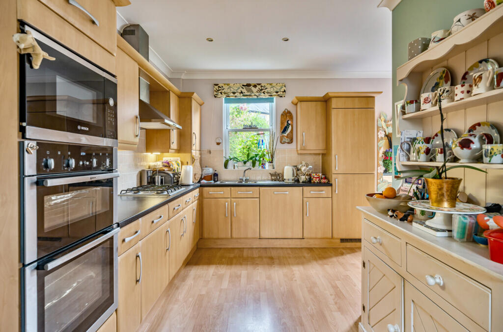 1305894-41-684c1c...