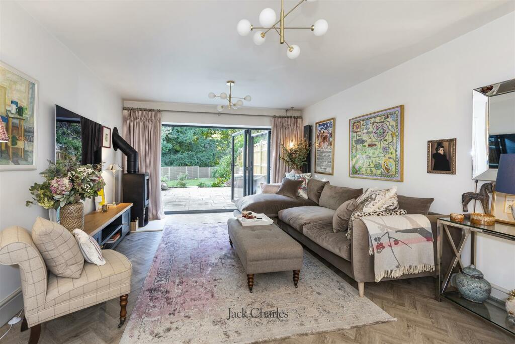 2 Oakhurst Park Gardens, TN11 8BF 006.jpg