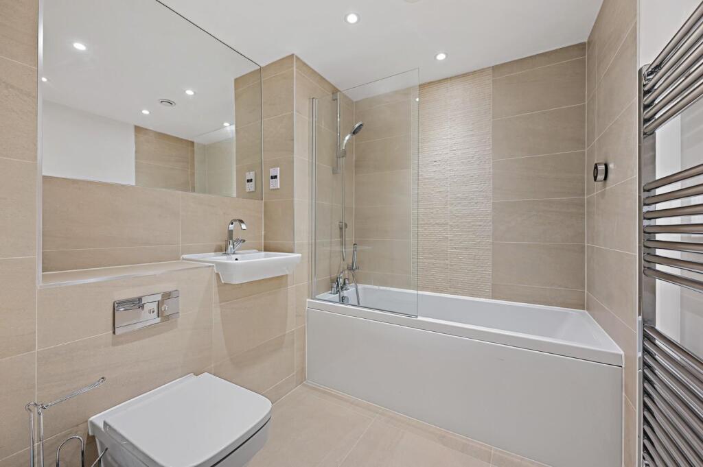 FBL - Bute Gardens - Bathroom3 (1).jpg