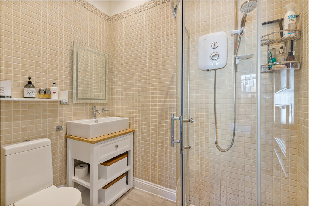 38 En Suite 12 Sheplegh Court Blackawton - 250715