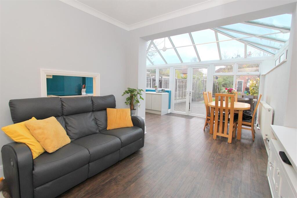 Hillview Road, Sutton