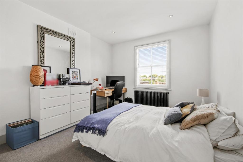 TOP FLOOR FLAT 39 Fitzroy Road   - 0Guw6BZMmzkXrPH