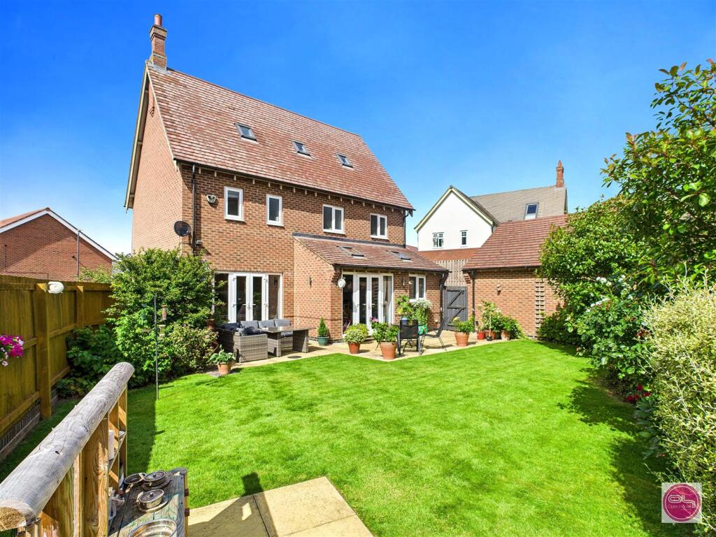 Henley Grove, Church Gresley (36).jpg