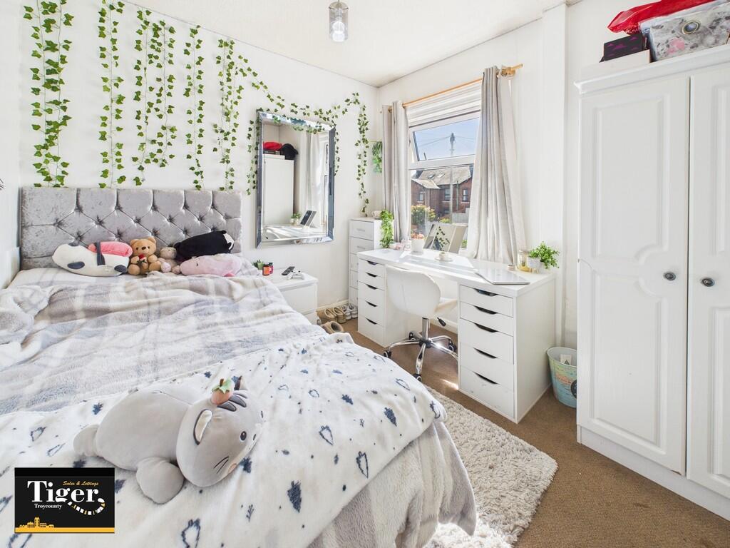 CAM02176G0-PR0561...