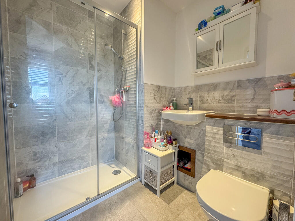 en suite bed 2
