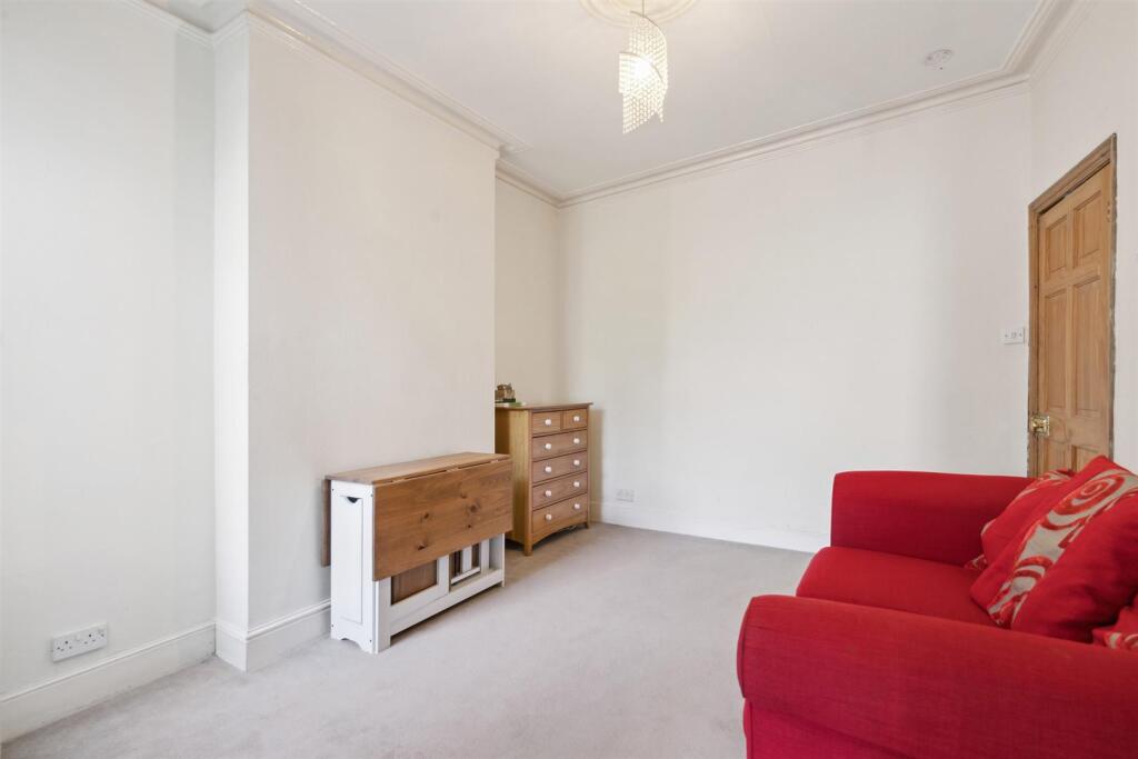 44, Cavendish Road SW19 reception 2.jpg