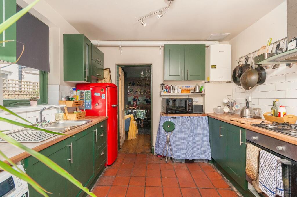 2S0RKE - Kitchen A.jpg