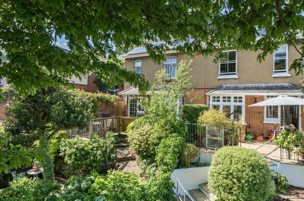 1295857-2-68308dd...